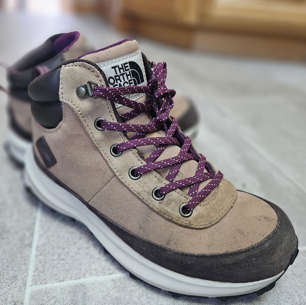 The North Face Kids Back-To-Berkeley IV Hiking Boots
